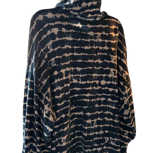 Athleta sz 2x Tahiti Navy Printed Balance Hoodie - Picture 2 of 4